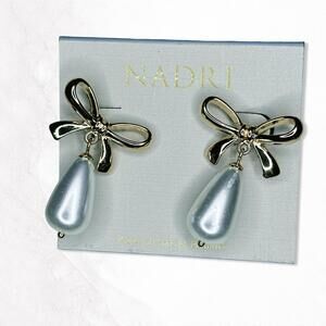 7217. Goldtone Bow Earrings Nadri